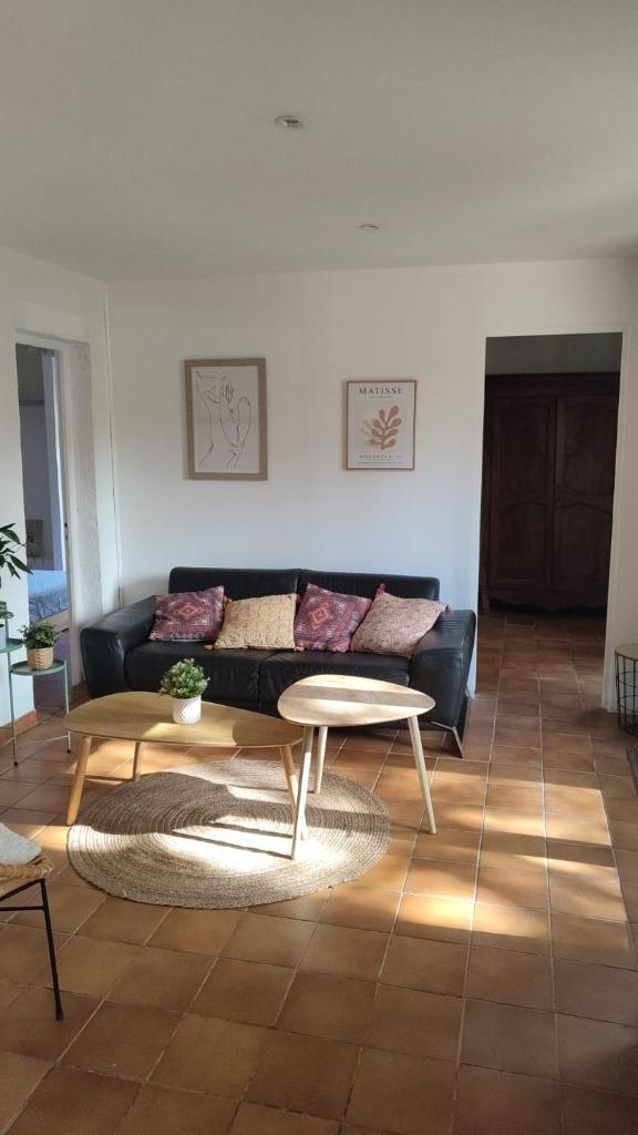 Charmante maison 2 chambres proche du centre jardin 2