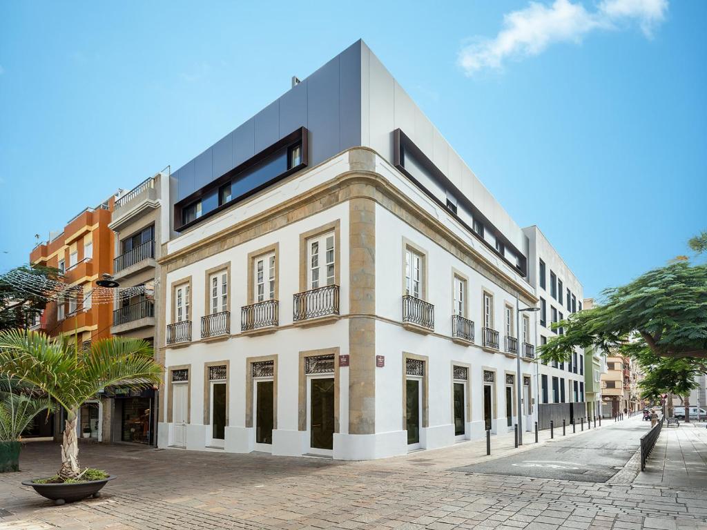 Callao Suites by IRES LAR 4