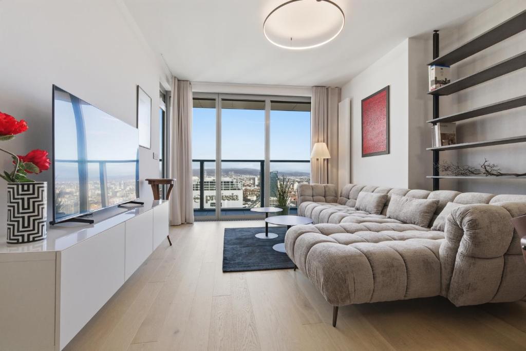 Eurovea Tower Apartment 33rd floor free Parking 5