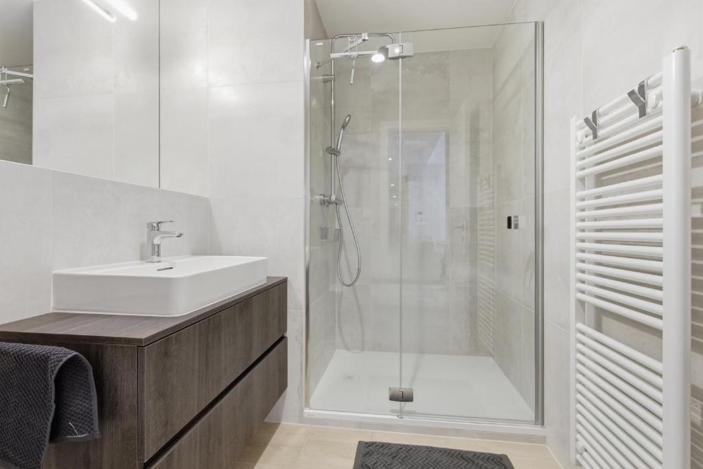 Eurovea Tower Apartment 33rd floor free Parking 3