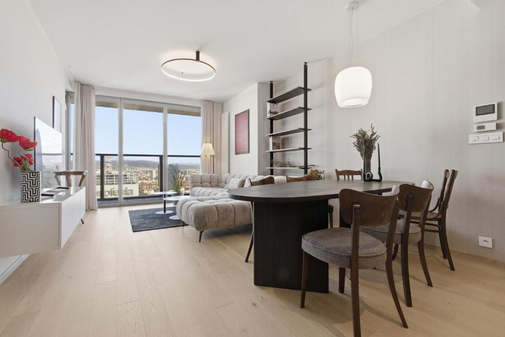 Eurovea Tower Apartment 33rd floor free Parking 4