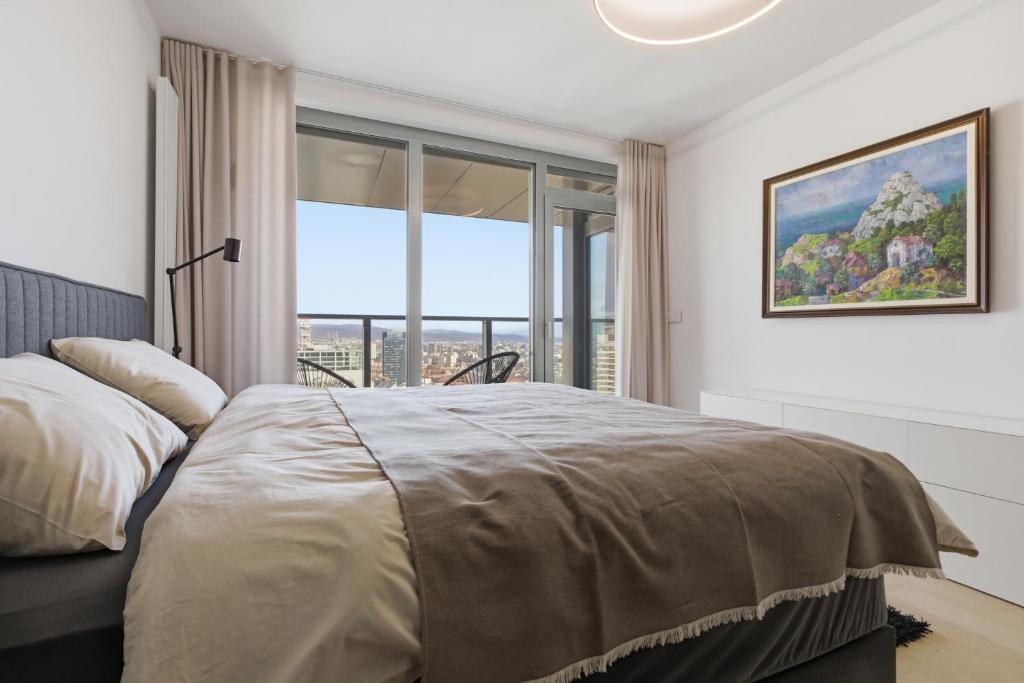Eurovea Tower Apartment 33rd floor free Parking 2