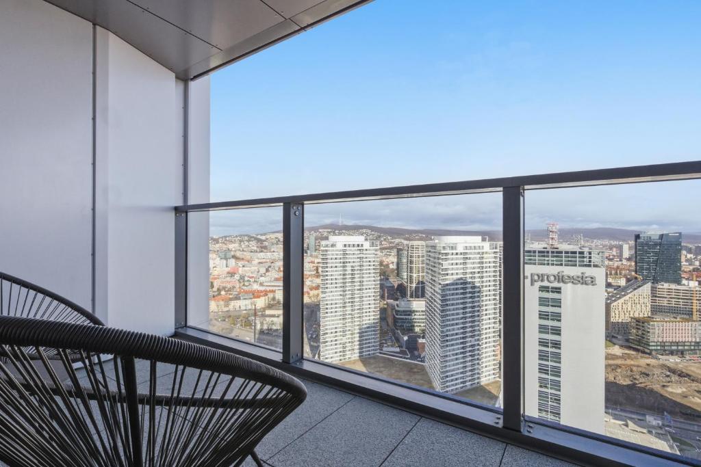 Eurovea Tower Apartment 33rd floor free Parking 6