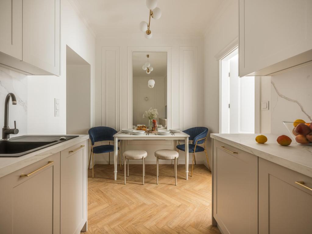 Astor Residence by Fragola Apartments 1