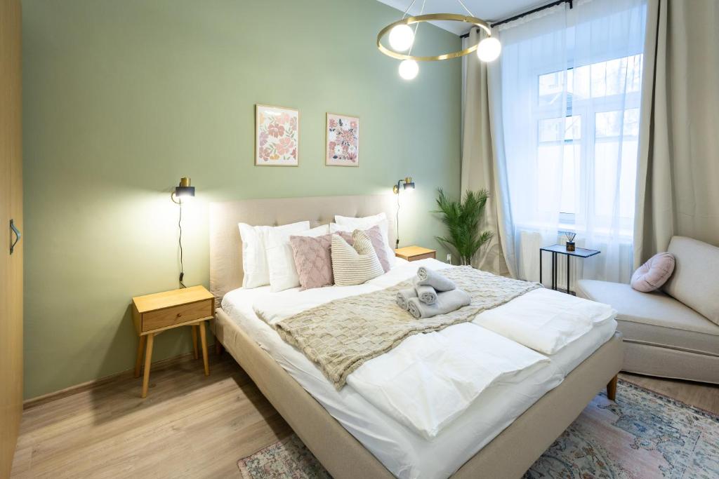 Brand New Bright 2BR Apartment l Near Park & Metro 7