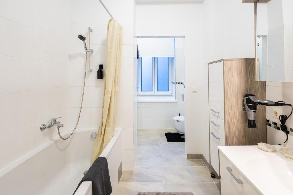 Brand New Bright 2BR Apartment l Near Park & Metro 8