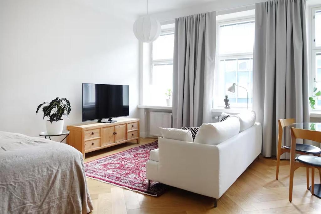 Stylish Design Studio Next to The Parliament House by Nordic Stay Collection 5