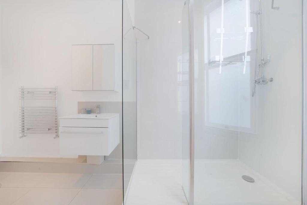 Chic 1 Bed Terrace Apartment in Notting Hill FREE WIFI by City Stay Aparts London 8