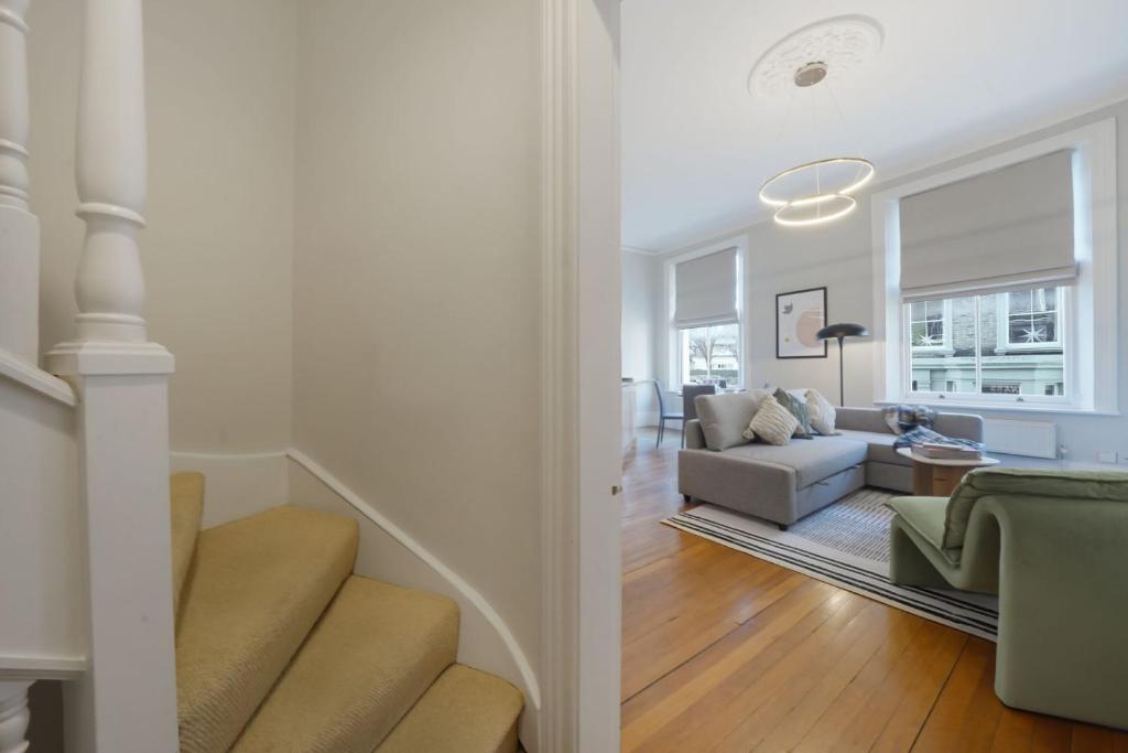 Chic 1 Bed Terrace Apartment in Notting Hill FREE WIFI by City Stay Aparts London 6