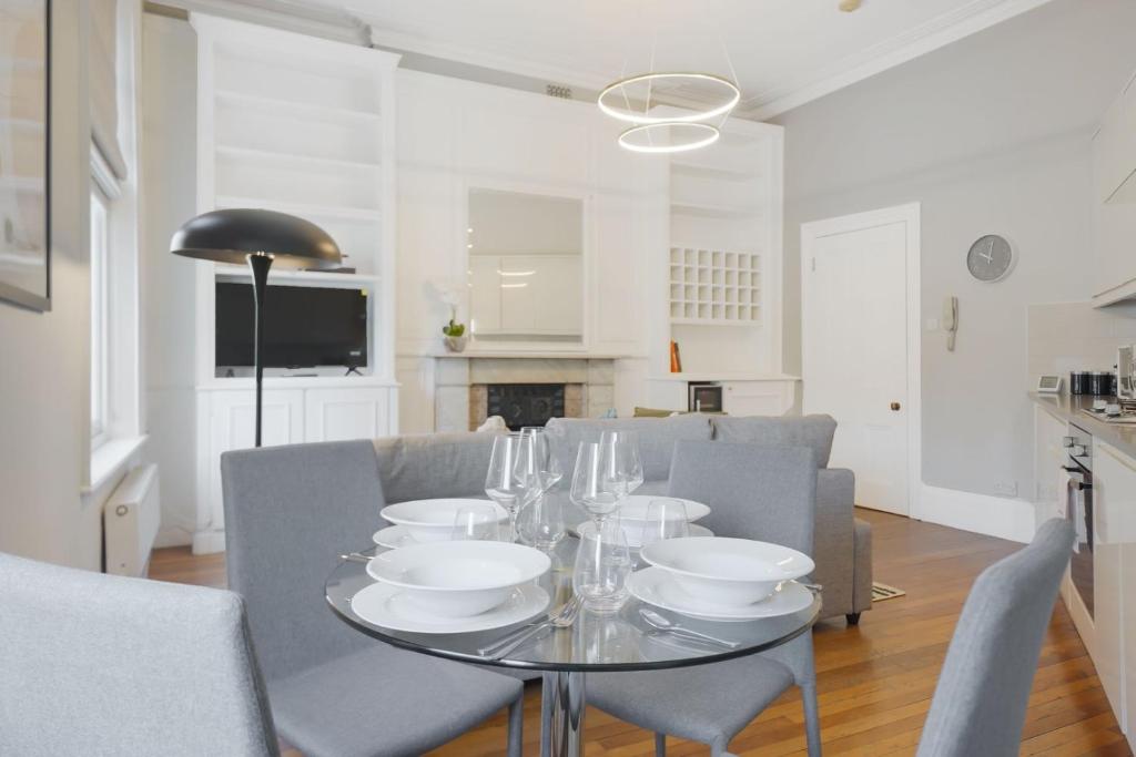 Chic 1 Bed Terrace Apartment in Notting Hill FREE WIFI by City Stay Aparts London 2