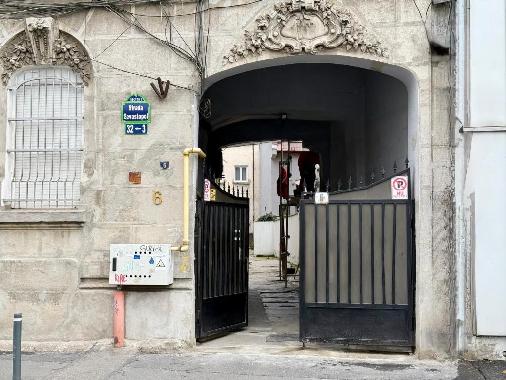 Studio Seva -Prime location near Sanador Clinic 6