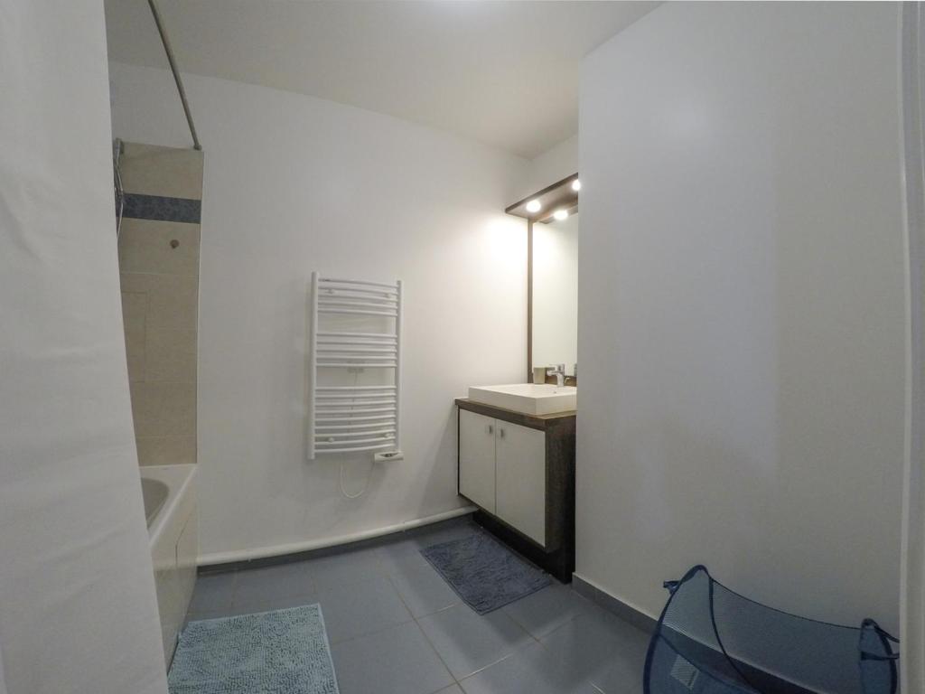Explore Versailles and Paris a brand new apt65m & PK 3