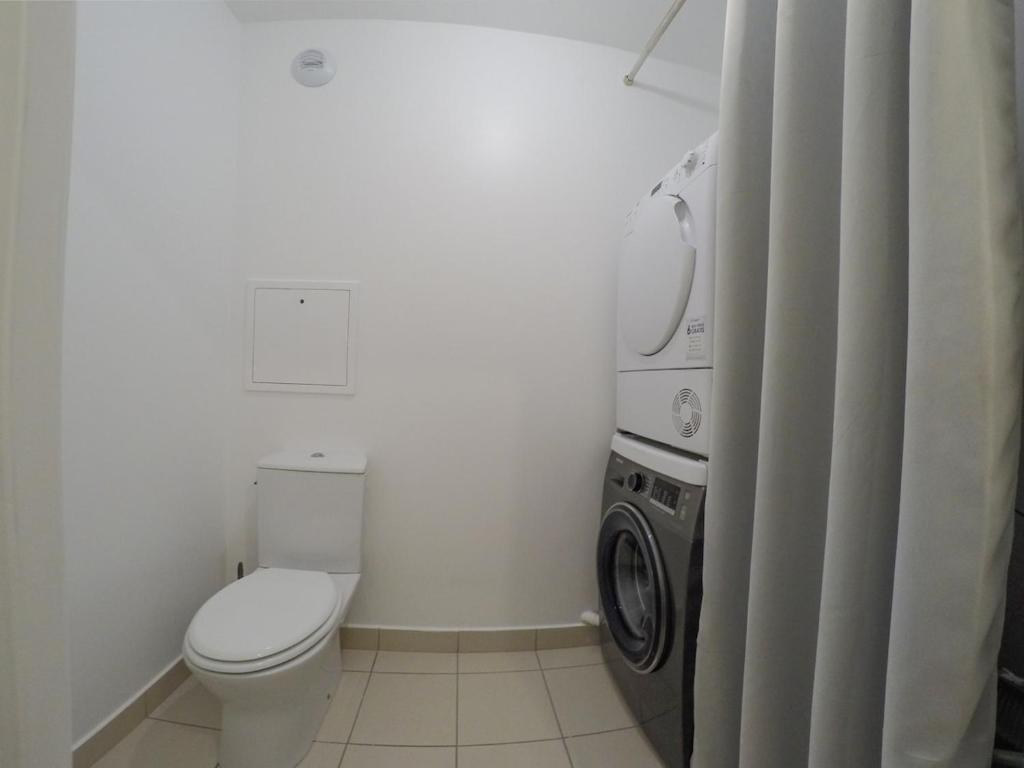 Explore Versailles and Paris a brand new apt65m & PK 7