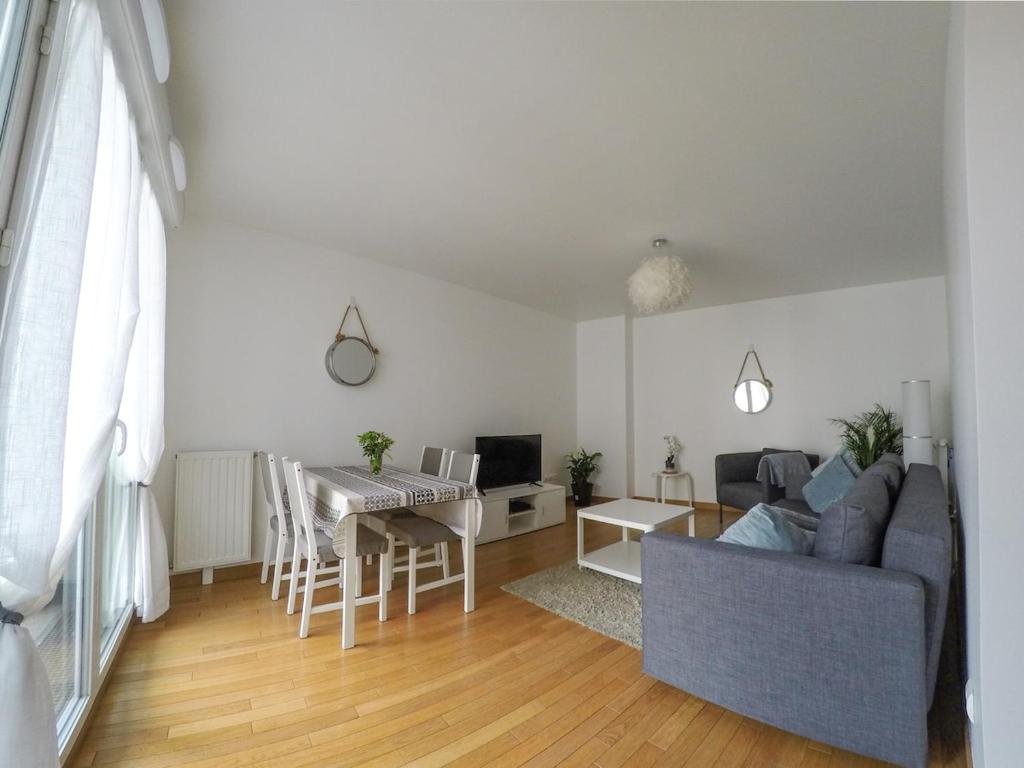 Explore Versailles and Paris a brand new apt65m & PK 4