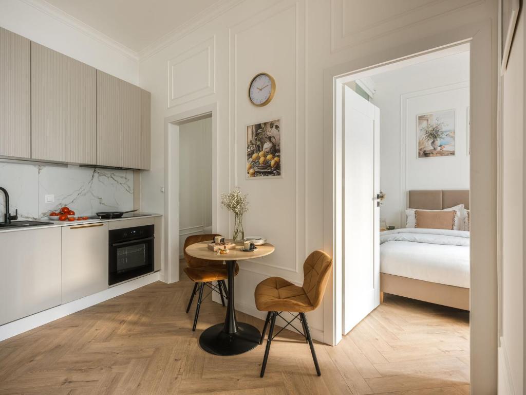 Astor Residence by Fragola Apartments 6