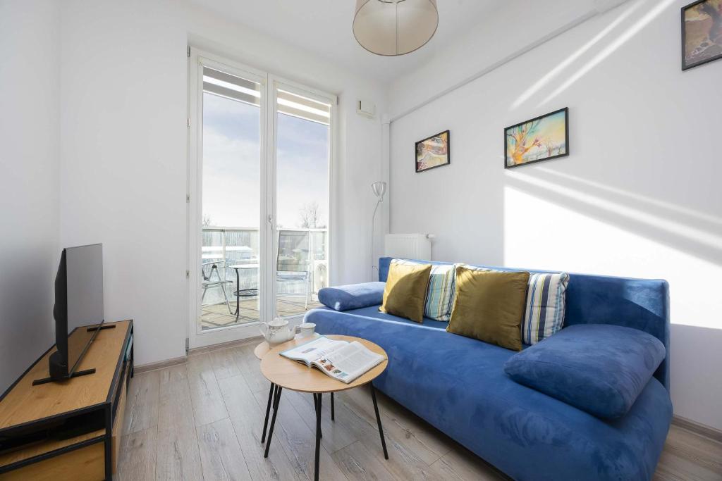 Colorful Apartment Jasnodworska in Warsaw with Air Conditoning, Gym and Parking by Noclegi Renters 7