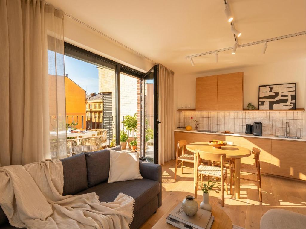 Turnkey I Henry's Tower Apartments 4