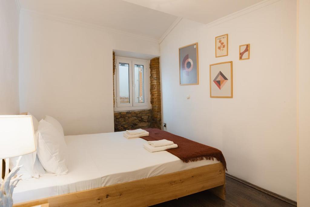 Cozy Loft near Port- Full Kitchen, AC, Parking 2
