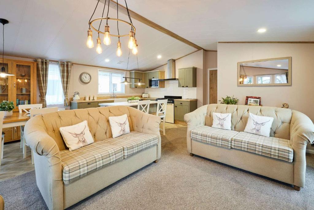Cherry Lodge with Hot Tub 4
