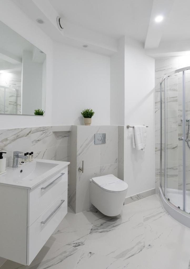 ProperUNIT City Center Best View Apartment with AC 7