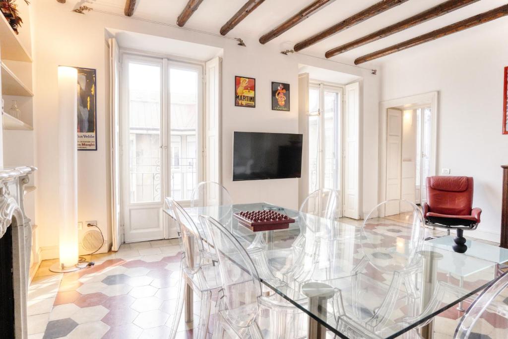Duomo Charming Maison with Private Terrace - A Unique Milanese Experience 5