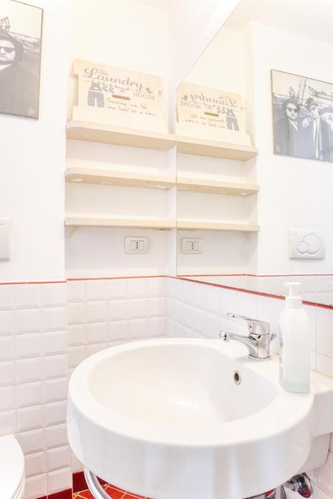 Duomo Charming Maison with Private Terrace - A Unique Milanese Experience 8