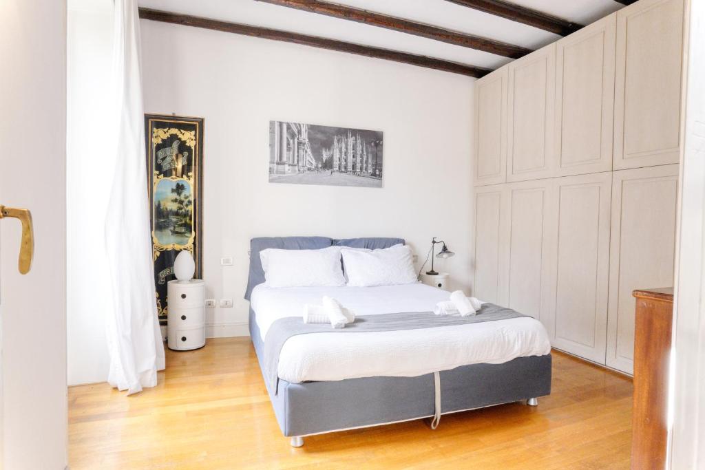 Duomo Charming Maison with Private Terrace - A Unique Milanese Experience 7