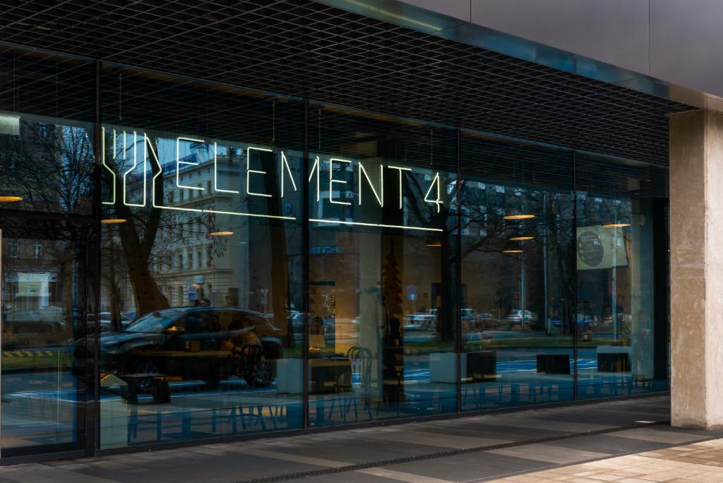 Pure Rental Premium Apartments - Free Parking & AC 5