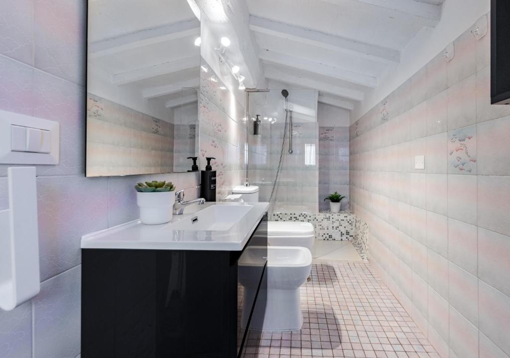 Hostly - La Spina Suite Apartment 8
