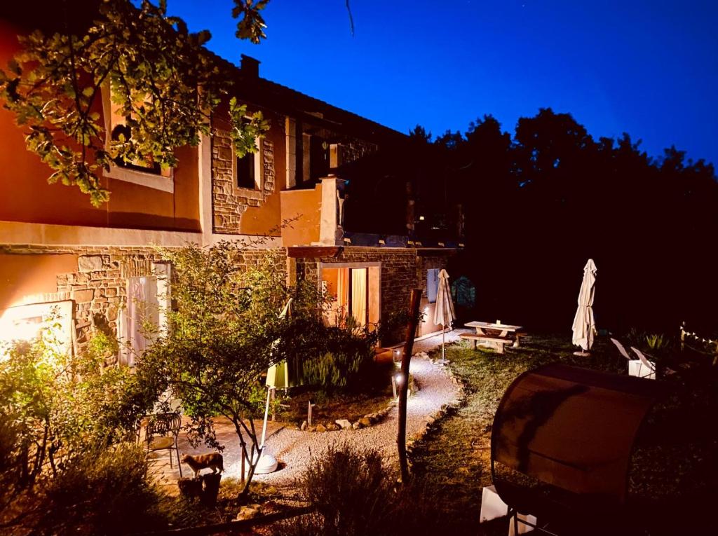 Ina Maka - Appartamento con giardino immerso nel verde 6
