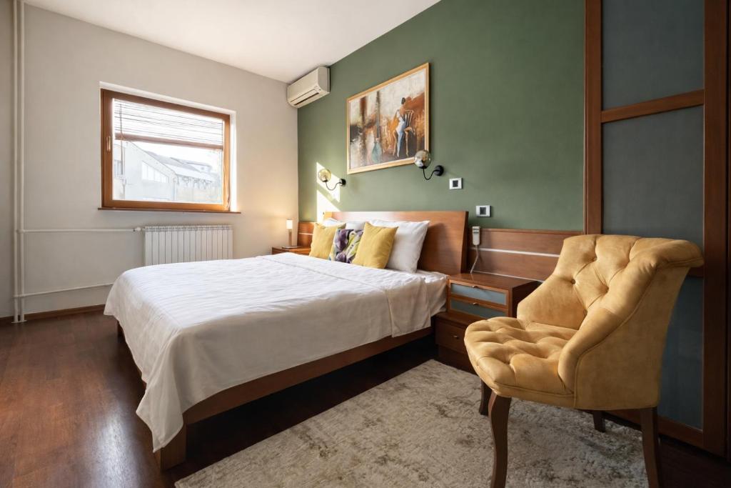 Central Location with parking by He-Ra Apartments Skopje 2