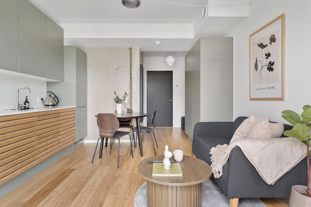 Modern & Stylish Apartment with Private Balcony 5