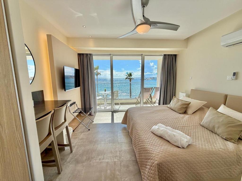 Harbour Lights Studio Apartments 5