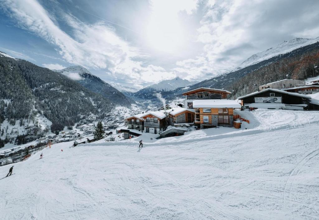 Chalets - The Peak