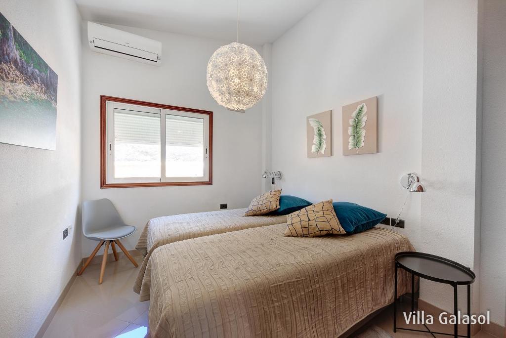 Villa Galasol with heated pool 8
