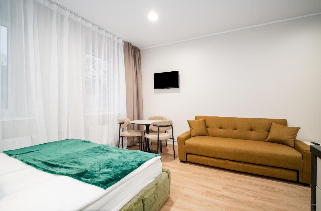 Airport-Bus - 13 North Studios - Family Apartment 10 7