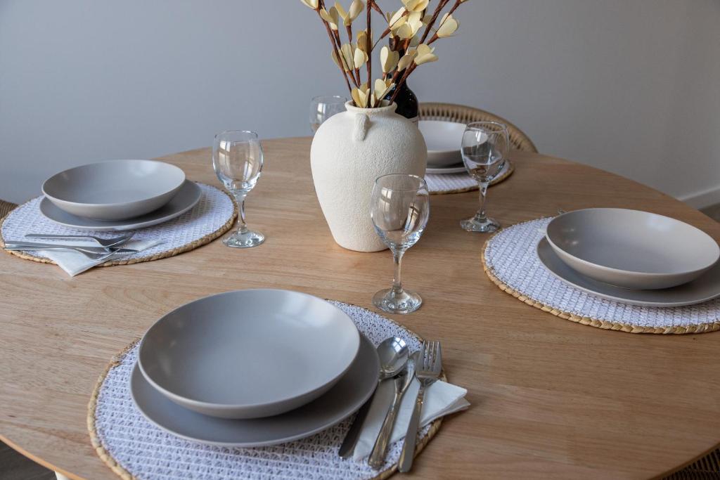 FLORIT FLATS - Urban Retreat Apartments - 4 Guests - AC & WiFi - 15 min to City Centre 7