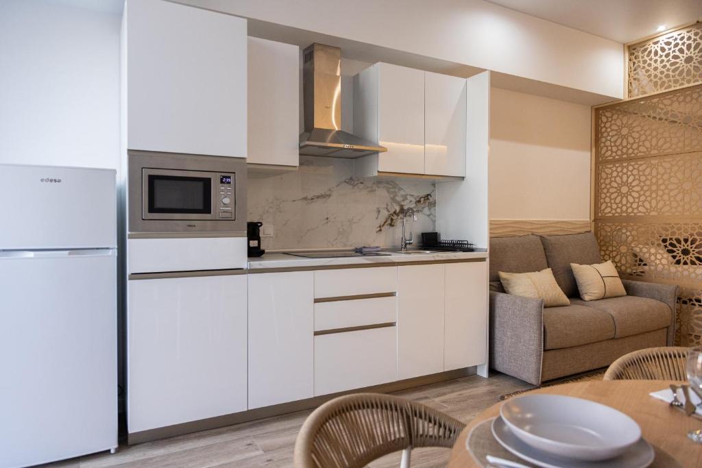 FLORIT FLATS - Urban Retreat Apartments - 4 Guests - AC & WiFi - 15 min to City Centre 6