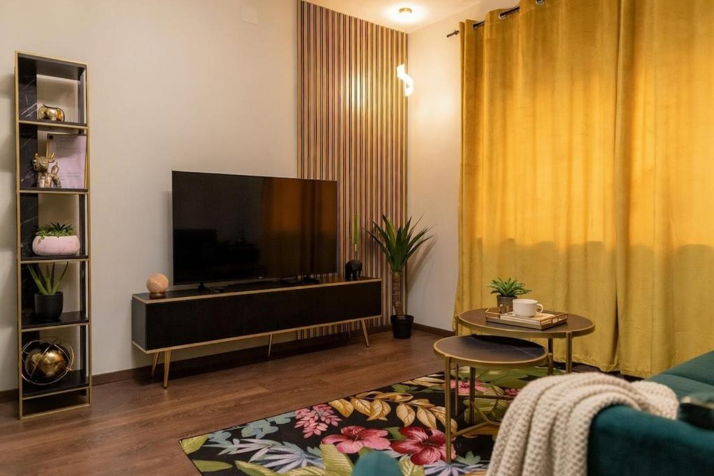 Golden Vibes Design decorated Apt 2BEDs, Family 4