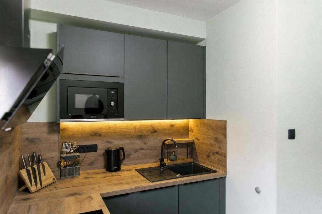 Golden Vibes Design decorated Apt 2BEDs, Family 3