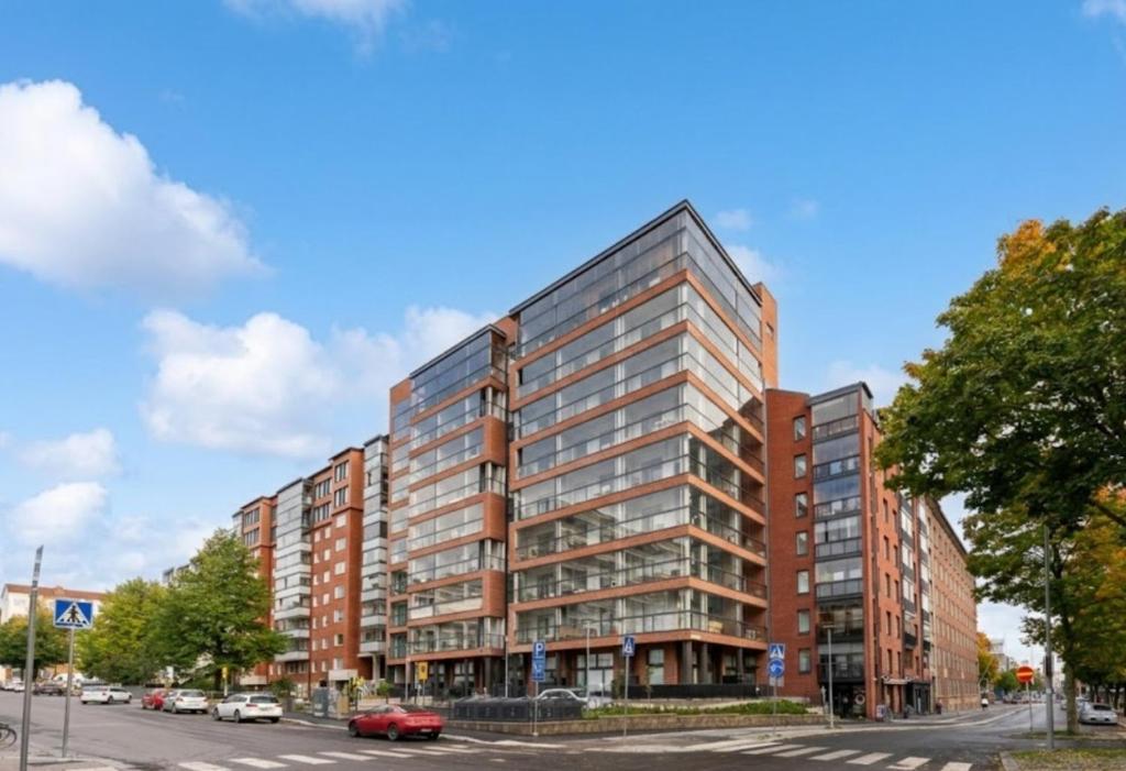 New 2BR with Balcony, Sauna & Great Location 7