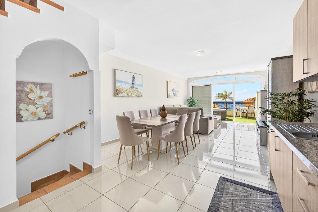 Villa Brisa Serena - Oceanfront & Jacuzzi 5