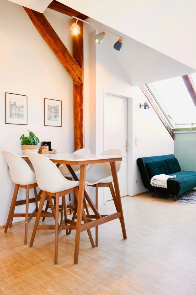 Historic City Center Design Apartments - Schlossberg View 2