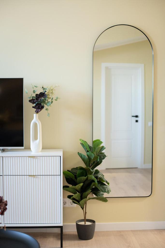 Modern City Studios In Town Centre - Lift, Self Check-in, AirCon & Smart TV 5