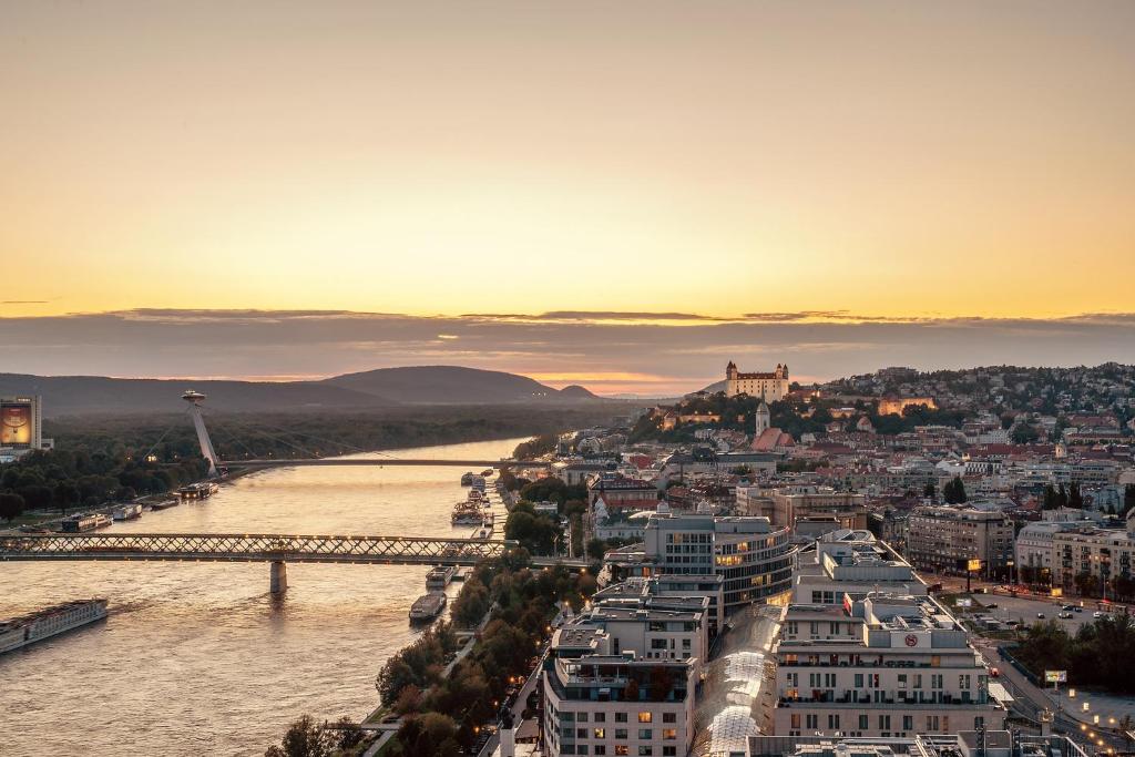 Premium Suite, RIVER & OLD TOWN VIEW,FREE PARKING 1