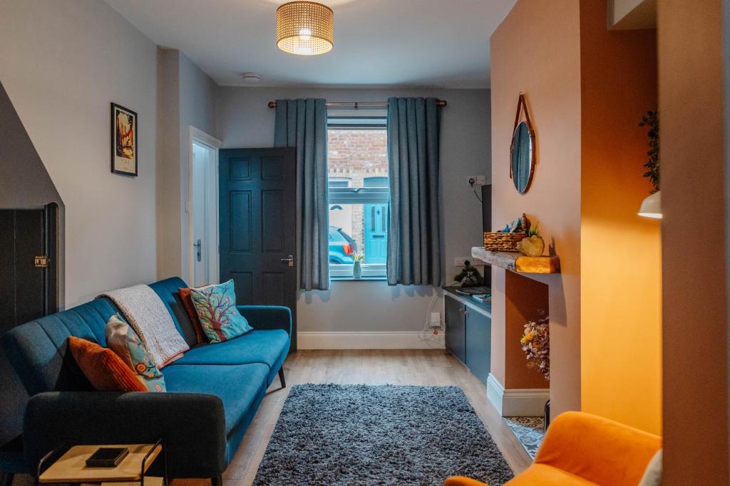Charming Victorian Terrace near City with Free Parking 5