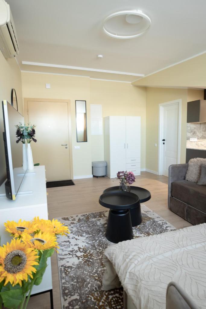 Modern City Studios In Town Centre - Lift, Self Check-in, AirCon & Smart TV 3