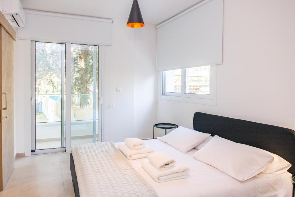 Bee & Be One Bedroom Apartments 2