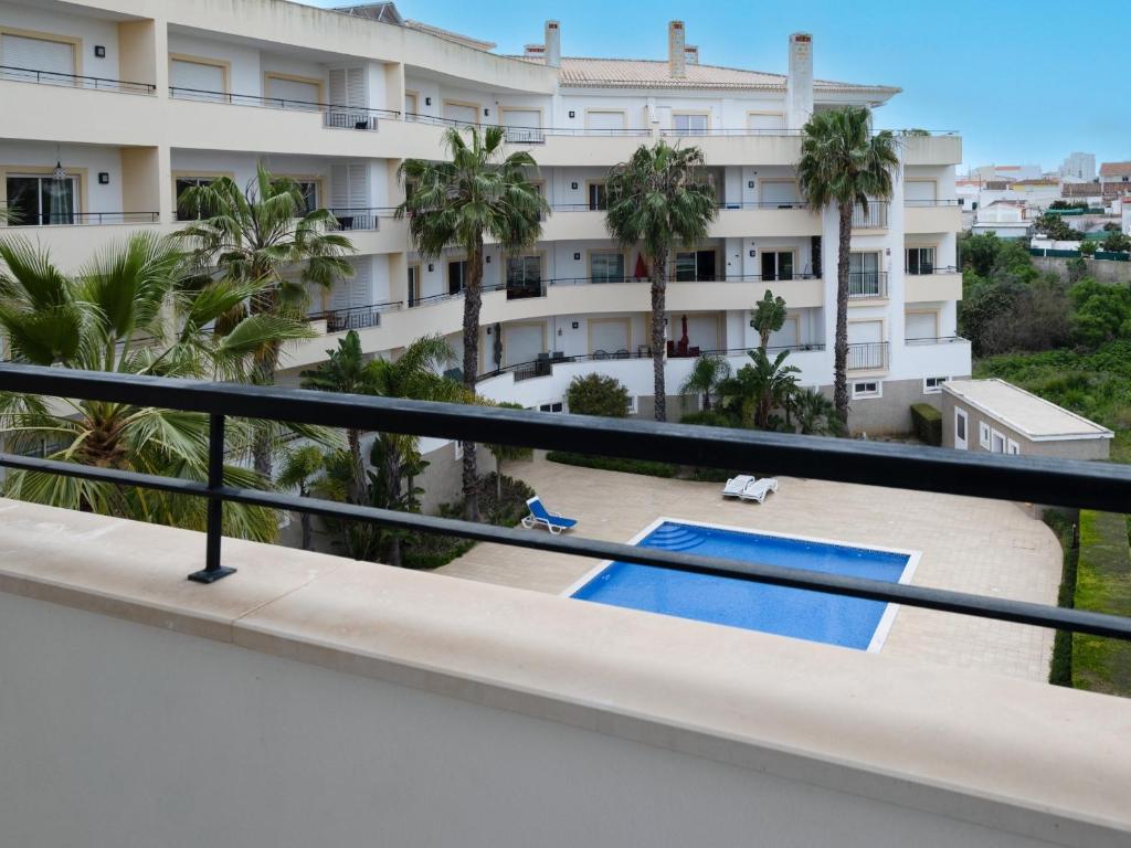Pool View 3 Bed Apartment 7
