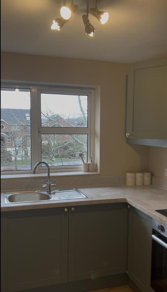 Belfast Skyline Retreat - 3 Bedroom Apartment with Free Parking 8